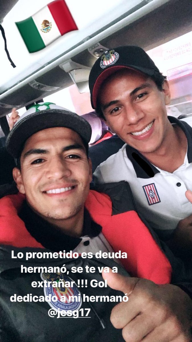 Harto_Chivas's tweet photo. JJ Macías dedicó su G⚽L a Chapito Sánchez luego de que estará 16 semanas luego de componerle el menisco roto de la rodilla derecha #FuerzaChapitoSanchez #AnimoChapito Gran gesto de Macías https://t.co/U7WL9SpDpM