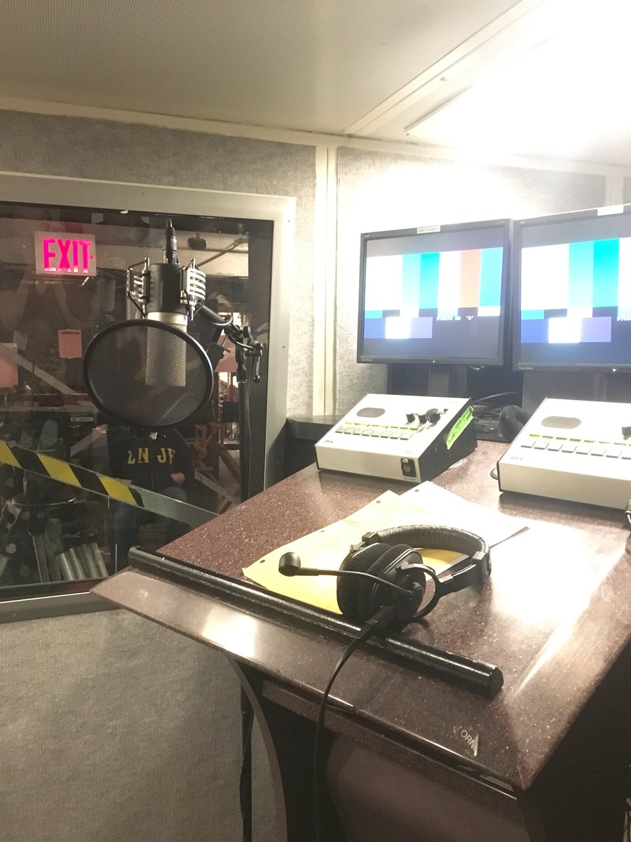 DarrellCHammond's tweet photo. Getting ready to record for SNL tonight at Studio 8H! Welcome to @SterlingKBrown! @nbcsnl https://t.co/DbTMM1TmvI