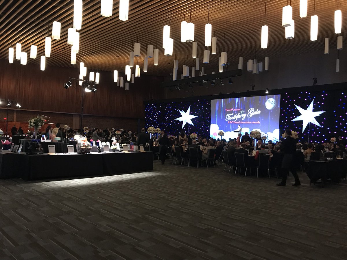 galatoothfairy's tweet photo. Look at how beautiful the room is for the gala tonight #2018PDC https://t.co/EZzb0j6nzg