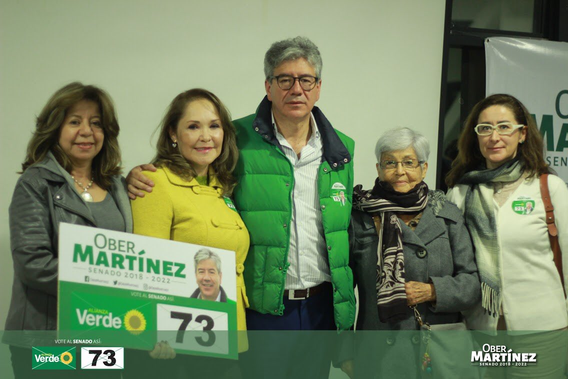 Verde73Senado's tweet photo. Hacer #políticadiferente es una cuestión de confianza: creemos en ustedes para que crean en nosotros y este equipo está 100% dispuesto a trabajar para que las palabras de todo un país valgan tanto como nuestros actos y mejorar la calidad de vida de todo los colombianos. https://t.co/ijoUQ2DuUn