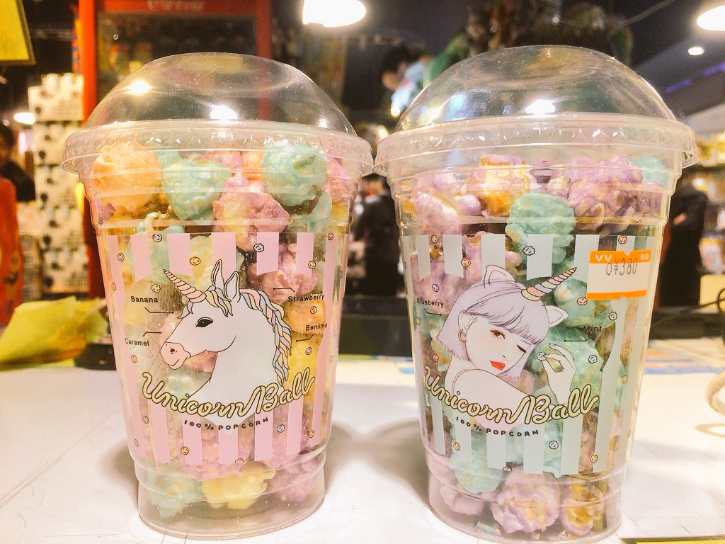 ヴィレッジヴァンガードららぽーと立川立飛 めちゃくちゃ可愛いポップコーン入ってきました フォトジェニックで夢カワ色なポップコーンたち 税抜き380円です 夢カワ ポップコーン フォトジェニック