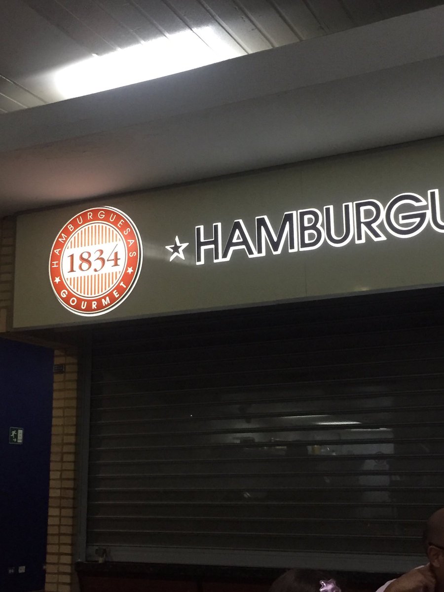 Moncasdesign's tweet photo. Este lugar es una estafa @PaseoElHatillo no tienen servicio de atención al cliente y la comida es pésima. Evalúen la permanencia del mismo en CC https://t.co/SAqECe2LRw