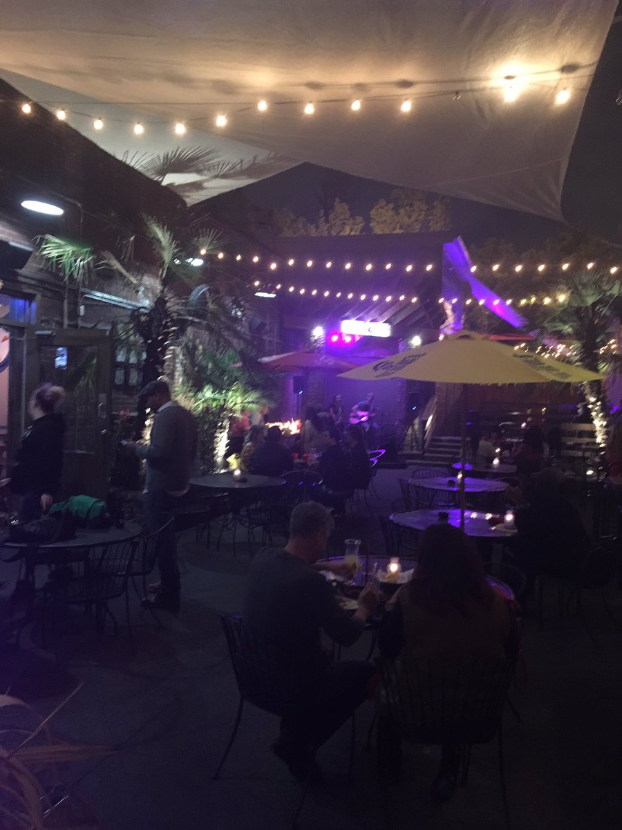 OLEMEMPHIS's tweet image. Live music, great food, great drinks, and  good people!! Can you ask for anything more!? What are you waiting for? Come on up!