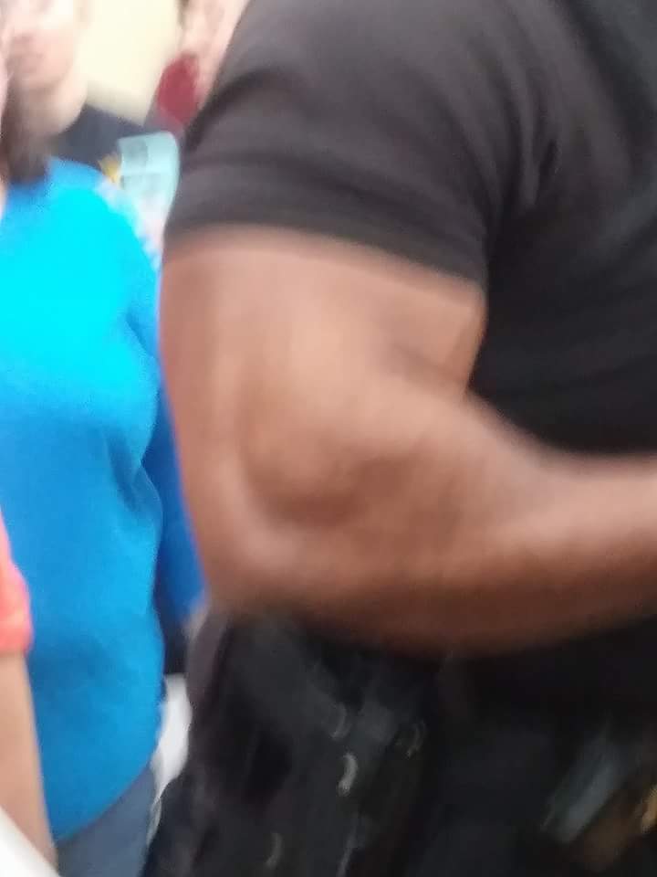 AngieWiley89's tweet photo. @BrownGaro 's arm last night at the @RCSD #LivePd100 watch party. ๐ @GaroBiceps @LivePdFantasyLG @LivepdEdits @LivePDNation @RealityPDBingo @scrampestman @LiveTVFans https://t.co/b03FaECtvN