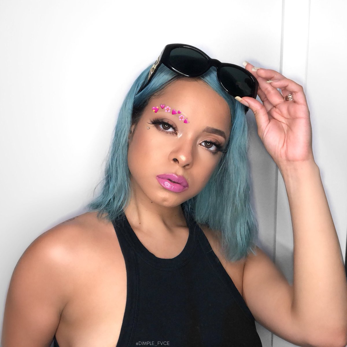 DimpleFvce's tweet photo. The “EMOJI BROW” 💖
#brows #browtrend #emojibrow #eyebrows #makeupart #makeup #trend #fishtailbrows #emoji https://t.co/9vuK19U7Cs