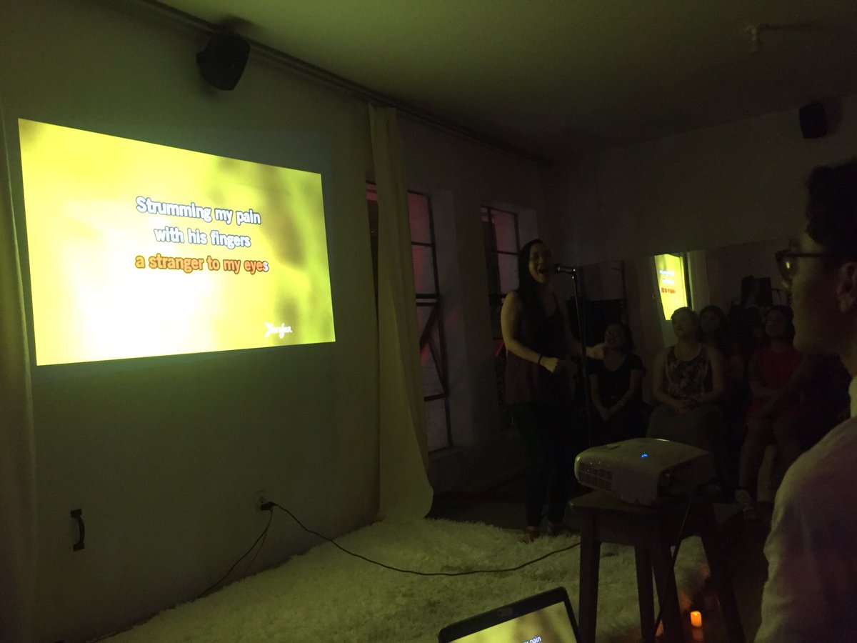 kundimanforever's tweet image. Strumming my pain with his fingers 🎤 Cynthia Dewi Oka at #literaoke