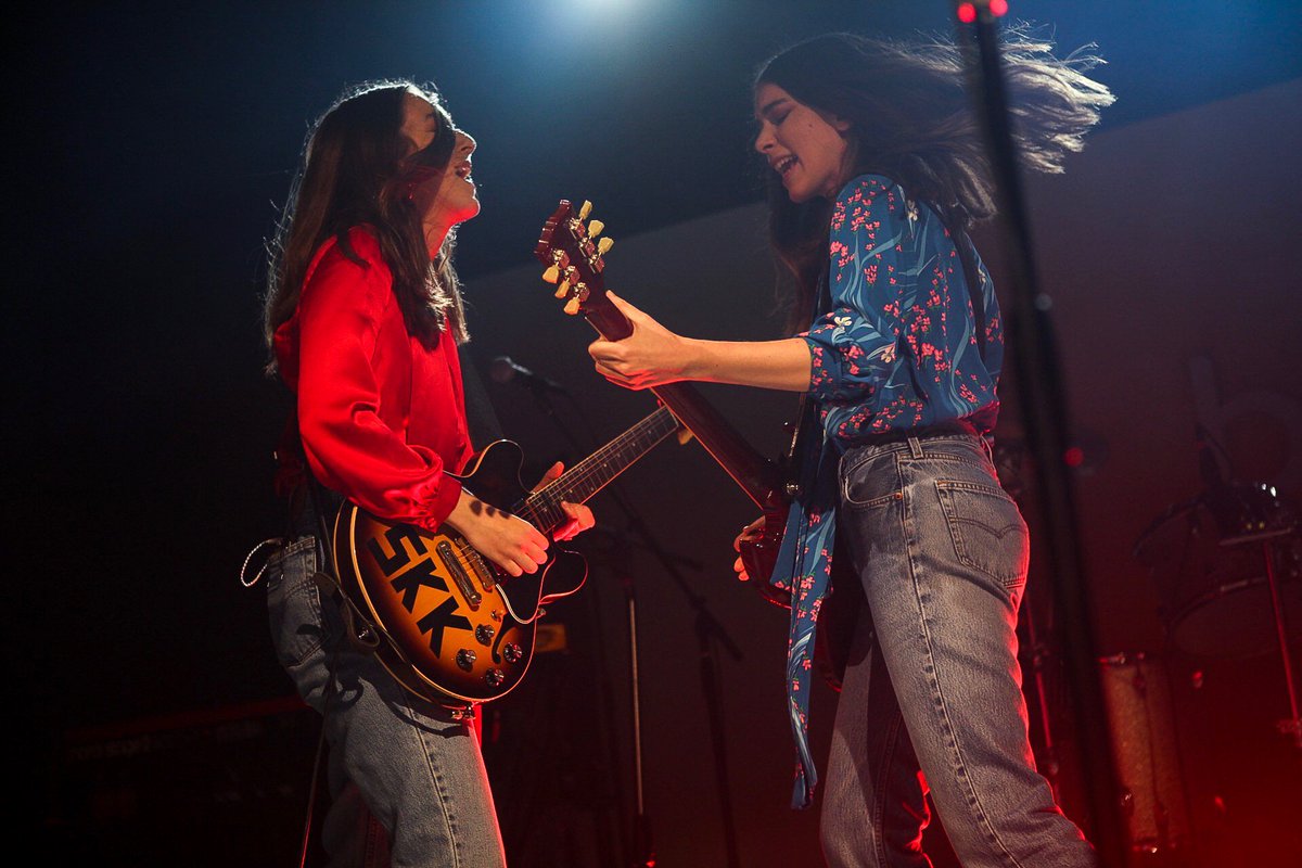 btsmag's tweet photo. .@HAIMtheband tonight at the @Bumble hive. #SXSW
(PC: @baileyflores) https://t.co/Dfe7cFXJo6