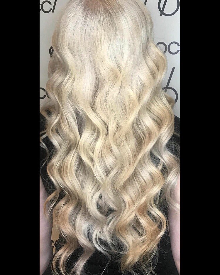 HannahKira222's tweet image. New hair don't care! #icequeen #metalhead #noextensions #natural #hair #loreal #kerastase #TIGI #boccisalon #beachwaver #platinum #bright #metallic