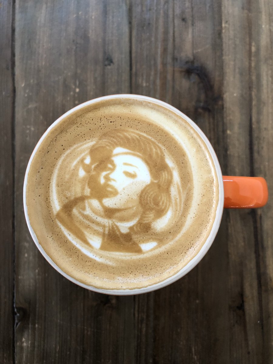 merancory1121's tweet image. ハルワンと迷ったけど、ハルワンは日本の方が多そうだったのでピンクのもふもふが有名な近くのshare D tableへお茶しに来ました☕️ここも入口のドアが分かりづらいので気をつけてㅋㅋㅋ
#聖水
#shareDtable
#カペラテがマリリン
#唄さんぽ