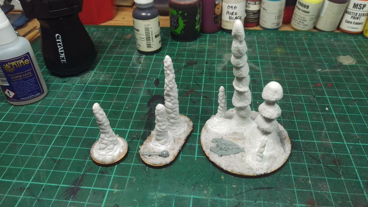 NJ_Fletcher's tweet photo. Stalagmites all painted up! These are some nice terrain pieces @reapermini have made. Added some of their weapons from #bones3 as well.
#minipainting #DND #dungeonsanddragons #caves #dwarf #terrain https://t.co/UiKaAgIyq1