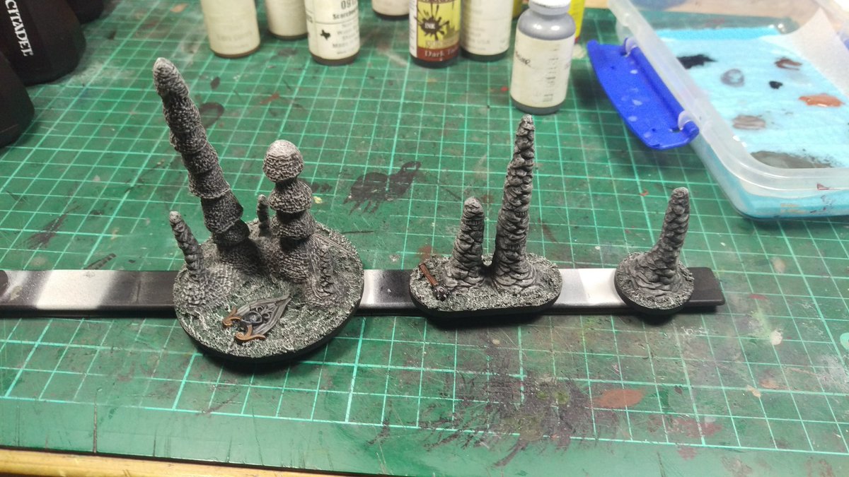 NJ_Fletcher's tweet photo. Stalagmites all painted up! These are some nice terrain pieces @reapermini have made. Added some of their weapons from #bones3 as well.
#minipainting #DND #dungeonsanddragons #caves #dwarf #terrain https://t.co/UiKaAgIyq1