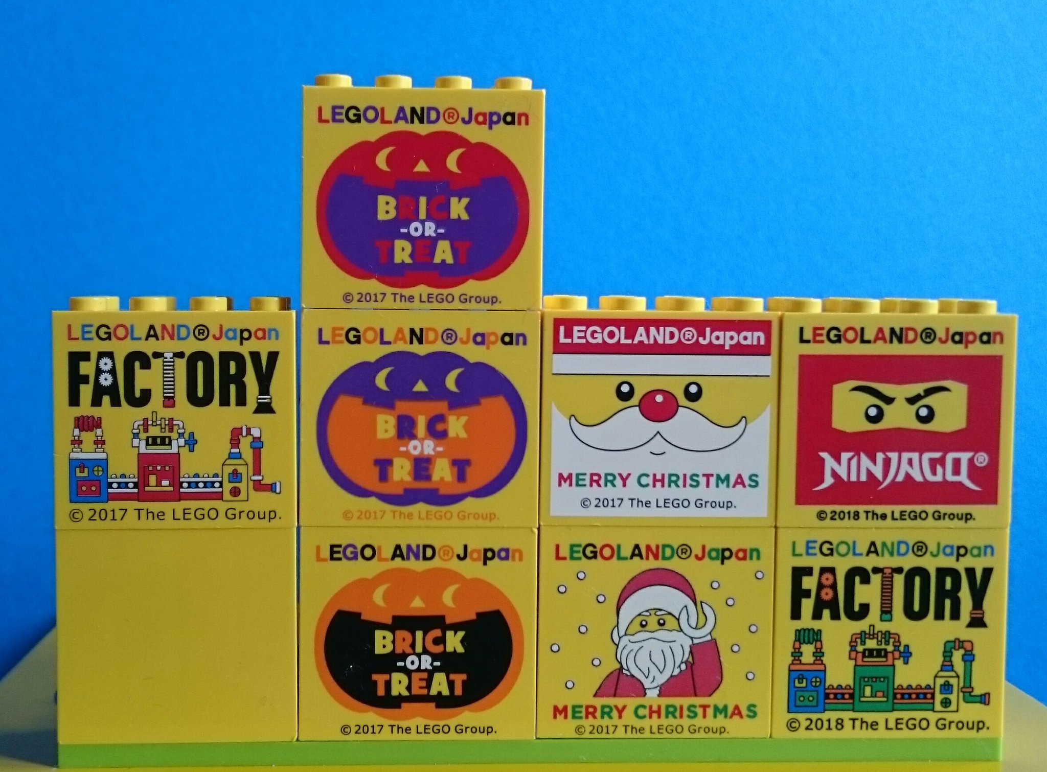 レゴー レゴランドのファクトリーツアー限定ブロック ニンジャゴーは年間パス更新時のクーポン限定ミステリーブロック No 8まできましたね いままでのブロックを並べてみました 今年はどれだけ増えるかな 楽しみ レゴランド レゴ Legoland