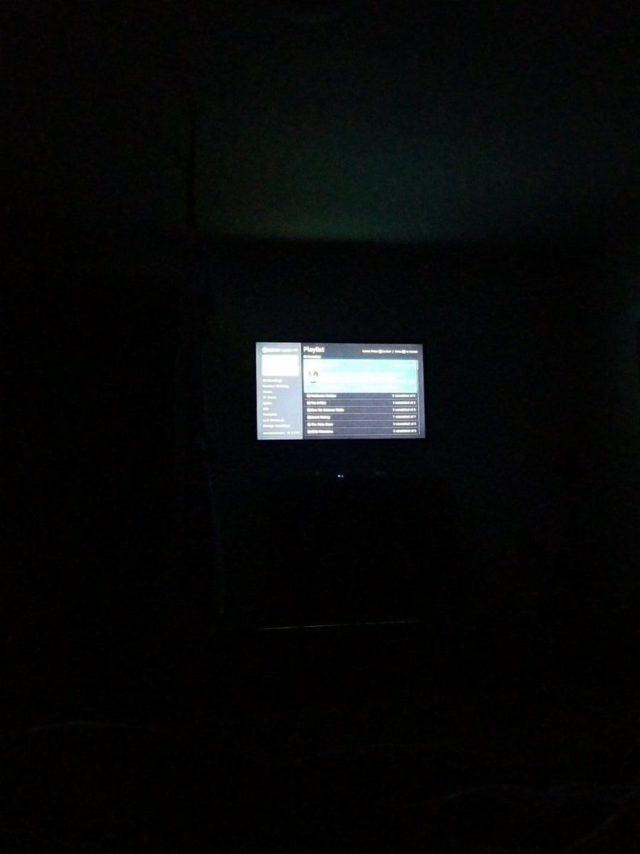 Burns619's tweet photo. @DIRECTV how am i supposed to read that? https://t.co/fg77lTI3rF