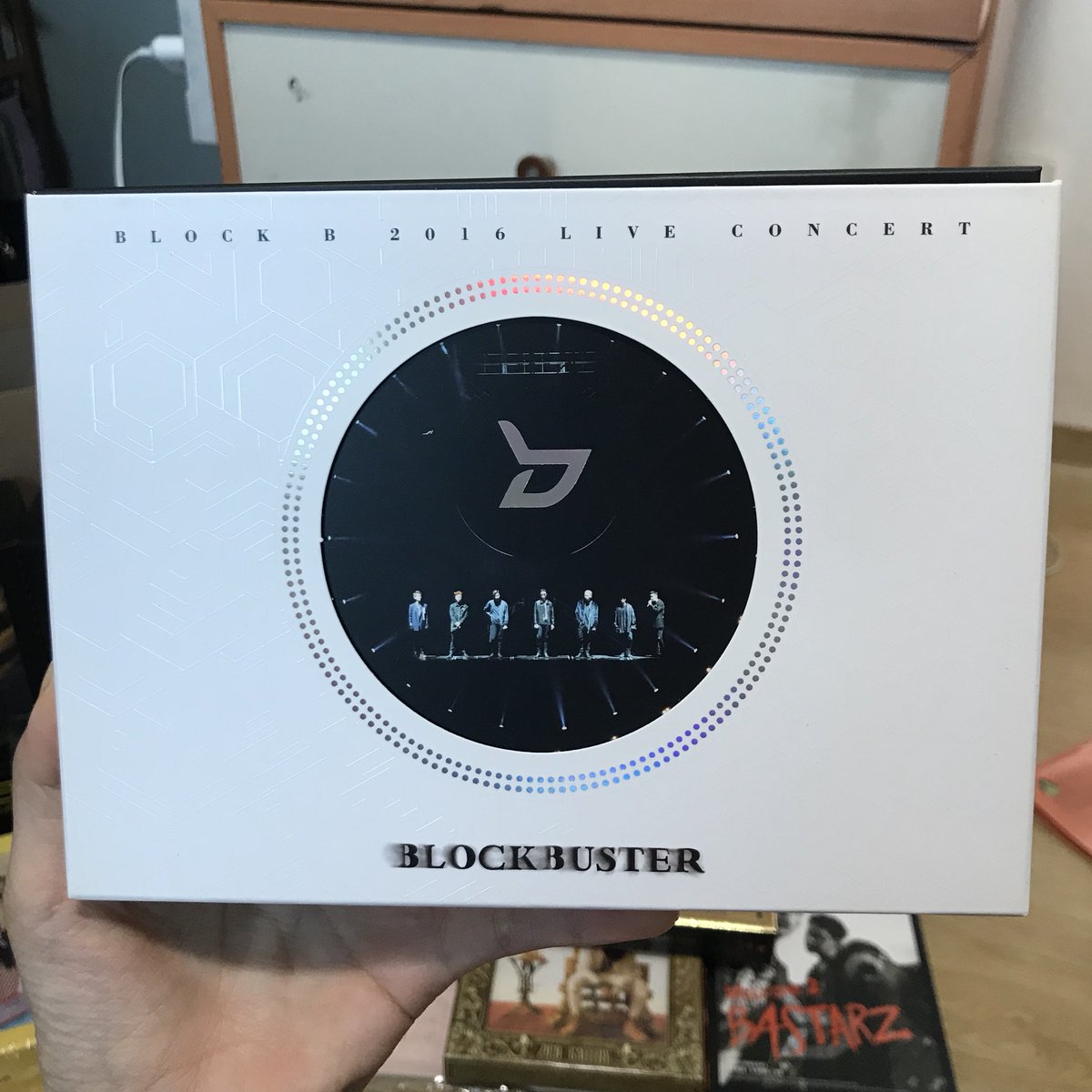 alskqpwi's tweet photo. 어느덧 디비디 두개와 쥬씨보틀 두개, 꿀봉만이 남아있습니다:) 
꿀봉 1.0
보틀 각 0.3
블락비 콘서트 디비디 각 1.0
에 판매하고있습니다! 일괄구매 우대이며 일괄구매시 굿즈 다 보내드리며 무료배송이며 좀 더 저렴하게 구매하실 수 있습니다:)
#블락비 #앨범 #꿀봉 #판매 #콘서트디비디 https://t.co/cC0n4TfJbc