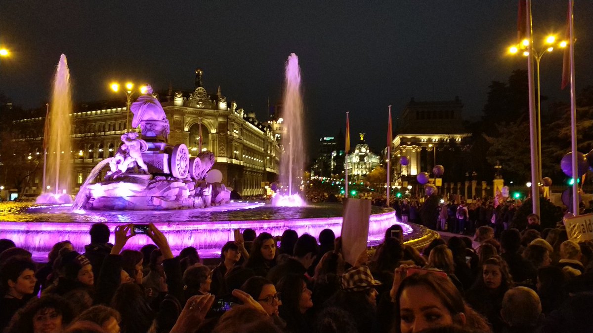 jcortecero's tweet photo. Lo de ayer en #Madrid fue impresionante. El ver y sentir la respuesta de gran parte de la sociedad ante la lacra de la desigualdad.  Espero y deseo que esto no se olvide hoy, y que de verdad empecemos a cambiar la historia. #8M #HuelgaFeminista8M #DiaInternacionaldelasMujeres https://t.co/trrz1TGpe4