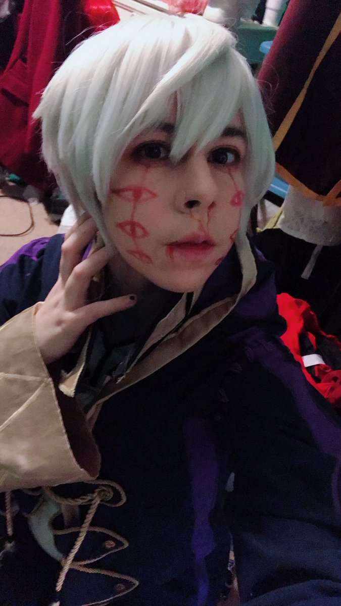 kigukuwata's tweet photo. In celebration of me NOT GETTING THE BEAUTIFUL GRIMA ROBIN I did a late night makeup thing. #cosplay #fireemblem #grimarobin https://t.co/zAQ9vV2WOA