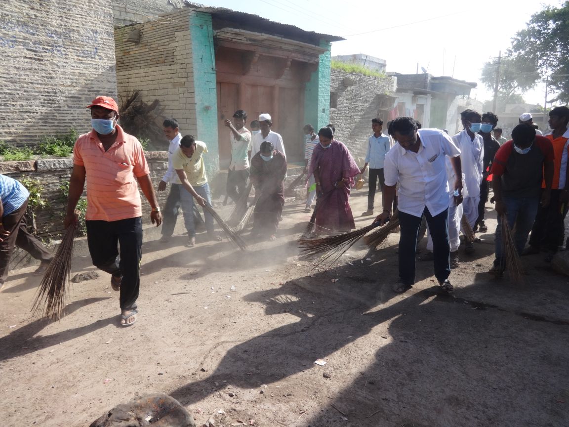 kannur_h's tweet photo. Res,Shri @AmitShah ji BJP leader of Muddebihal sri @SDHiregoudar when our @PMOIndia announced his dream “Swacha Bharat” he participated in various functions of “Swacha Bharat” trougout Muddebihal taluk so please provide #Muddebihal_Assembly_BJP_Ticket https://t.co/L011KaOV9H
