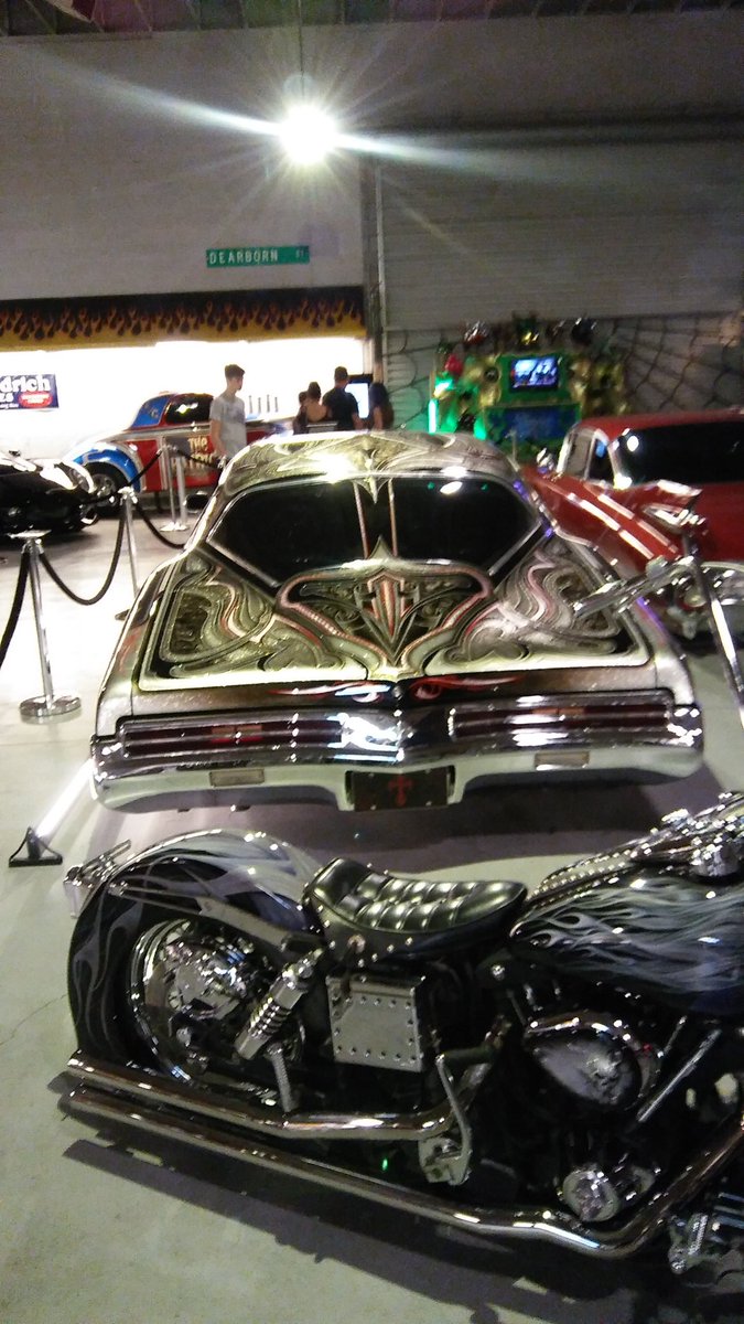ItsSoFluffaay's tweet photo. Whenever I Go Back To Vegas I Want To Go Back To #CountKustoms (: https://t.co/x0wsAcsWVG