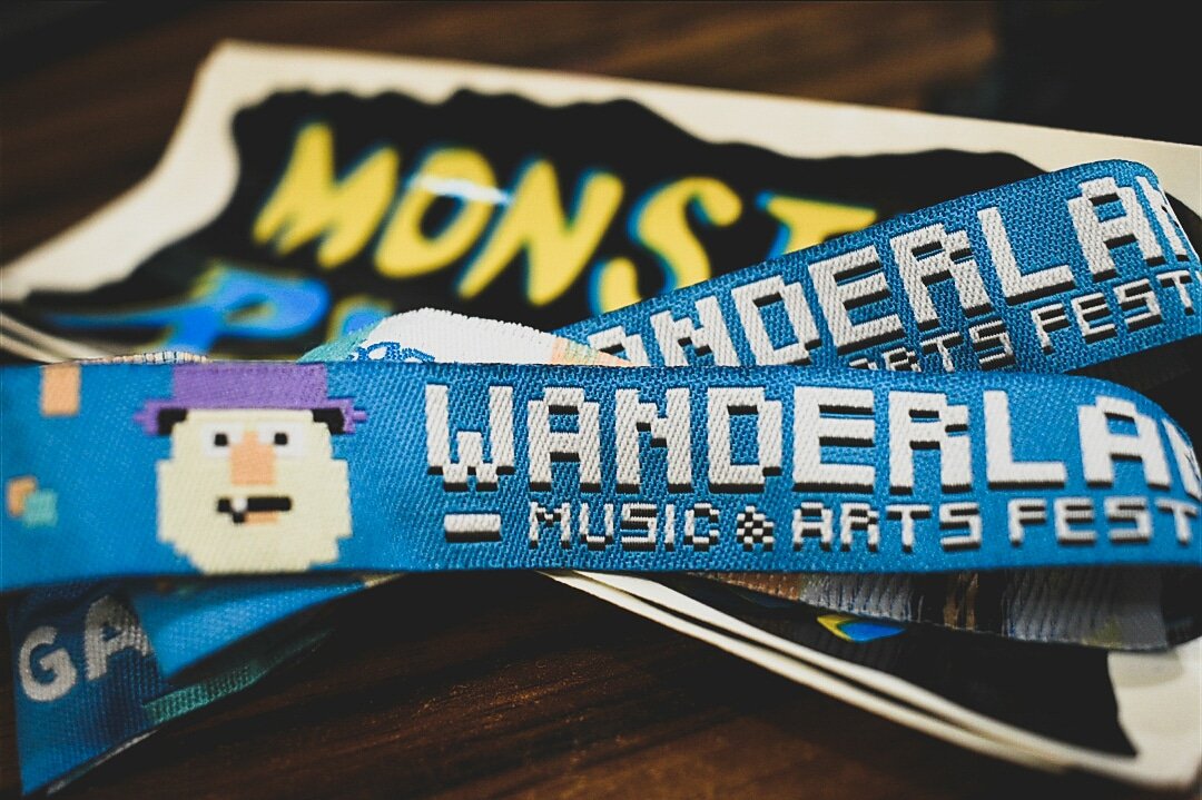 RX931's tweet photo. RT to win these babies! 

choosing 1 winner tonight! ✨

go!

#WanderlandMusicFest #IAmAMonster #MonsterConcerts2018 #Wanderland931 https://t.co/sXF40Mf1JT