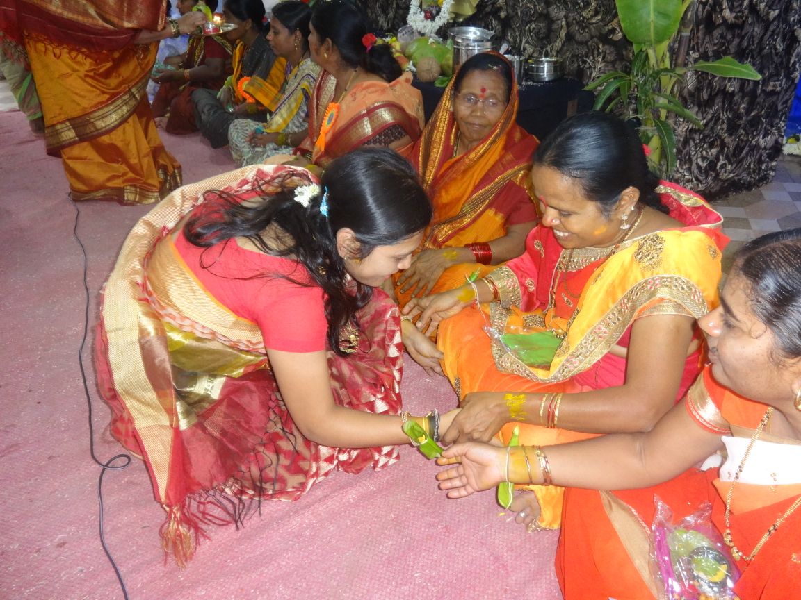 ShreedeviHireg1's tweet photo. Res,Shri @AmitShah ji BJP leader of Muddebihal sri @SDHiregoudar Every year he conducts “UDI” programme to women.He takes full responsibility of this so please provide #Muddebihal_Assembly_BJP_Ticket https://t.co/uqca7GC5ta