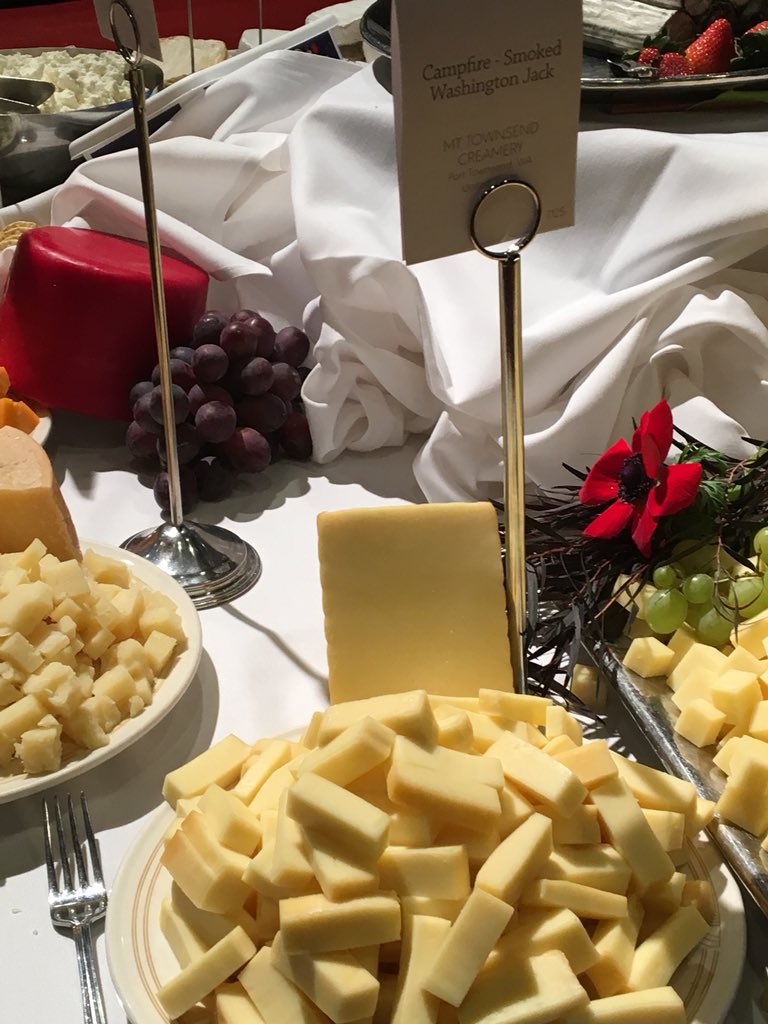 KrayolaSky's tweet photo. #WorldContest #CheeseContest #Wisconsin #dairy https://t.co/Nesc56xyLk