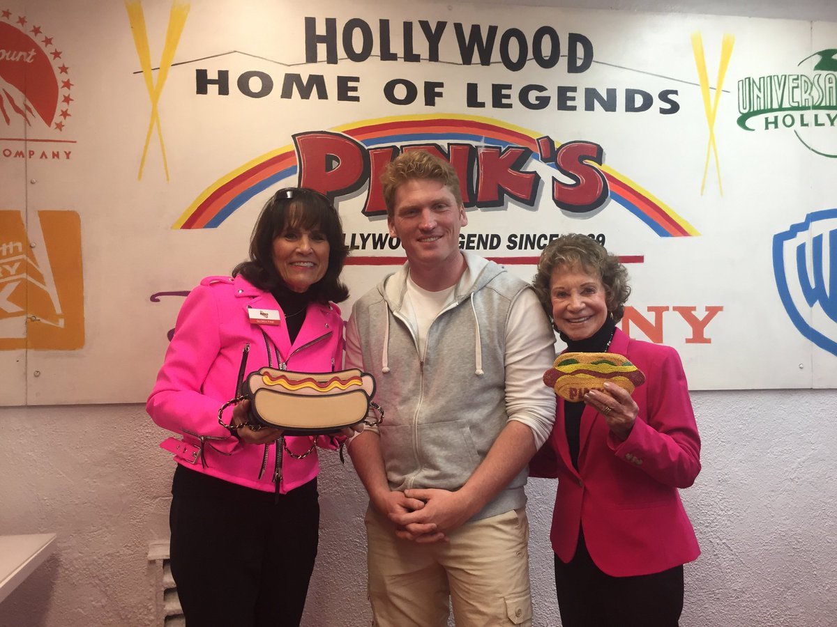 pinkshotdogs's tweet photo. Thank you for stopping by, @stuart_edge!  Enjoy your #PinksHotDogs!  #PinksLadies https://t.co/iGCVGHViIr
