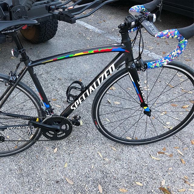madaca's tweet photo. Added some color with this new #barwrap. #iamspecialized #specializedallezelite #specializedallez #aerobars #cycling https://t.co/pems5ZLx7S