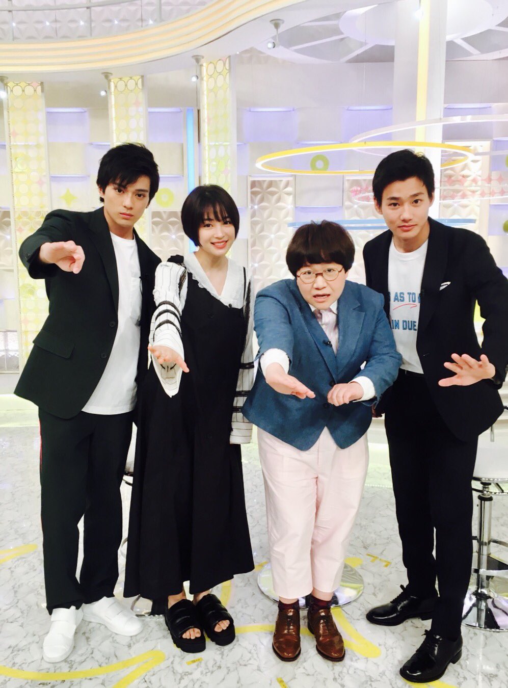 DX0D86AU0AA-CQv.jpg:large