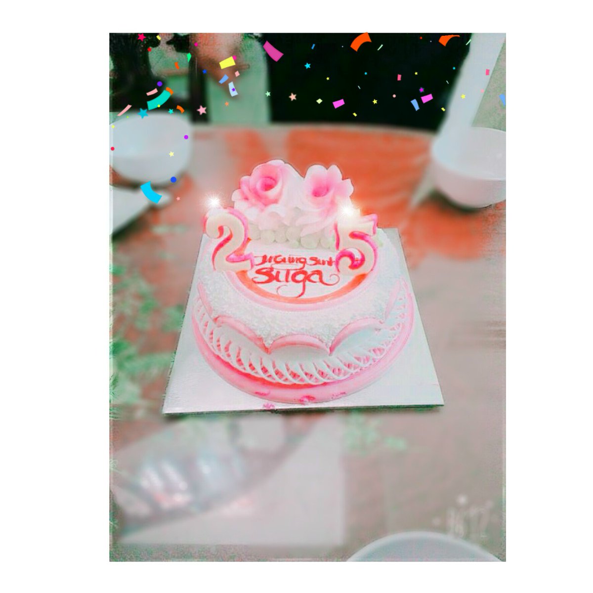 KimHDi3's tweet photo. Sinh nhật suga nè  :>
Hy vọng anh tủi ms cute hơn nữa ;)
Ăn mau chóng lớn :3
Lun tươi cười đừng buồn phiền j hết nè =]]
Quý Anh lém thương anh lắm cơ <3
         Sinh Nhật Vui Vẻ ❤
#HAPPYSUGADAY 
#BTS https://t.co/Ht9BBjpEOx