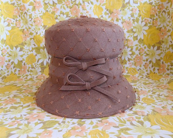 CatsMeowDoll's tweet photo. Gorgeous 1950's or 60's Audrey Hepburn style hat https://t.co/i3kNI1tF67 #1950sHat #1960sHat #1950s #1960s #VintageHat #AudreyHepburnHat #AudreyHepburn #BreakfastAtTiffanys #CatsMeowDoll https://t.co/NUGhKtfj2F
