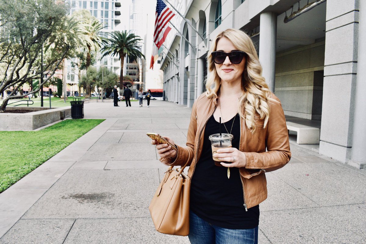 FIDM's tweet photo. Who better to teach Intro. to #SocialMedia to #FIDMstudents than a real life #blogger? Meet @lucismorsels: https://t.co/qUoq4TsV6v #FIDMInstructorSpotlight https://t.co/cajh99sDxG