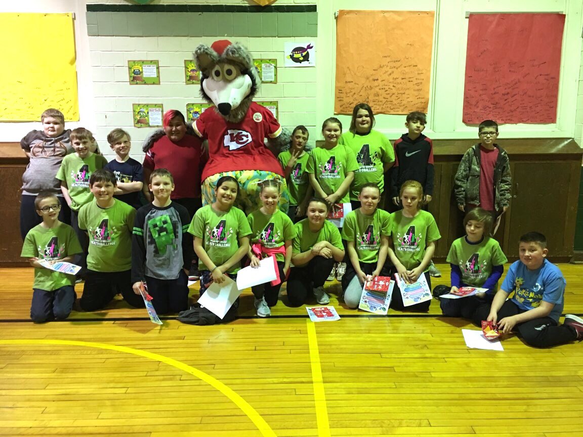 LindberghSchool's tweet photo. Surprises included: Retired KC @Chiefs Art Still, @KCWolf, & a $1,000 gift card for gym equipment from Mosaic! A BIG thank you to Coach McCoy and our 4th grade team: Mrs. Haynie, Miss Simmons, and Mr. Webster! #fitastic THANK YOU! #AtTheBergh #SJSDProud #healthy4life (2/2) https://t.co/ePEHeyKpYK