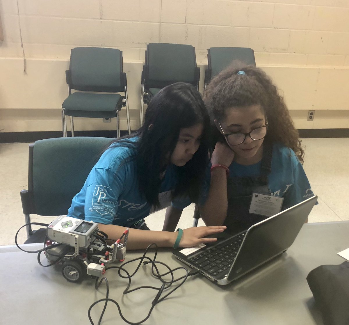 TDSB_Robotics's tweet photo. Ss learned about the accomplishments of #WomeninSTEM while improving their coding &amp; collaboration skills at today’s @MetamorphSTEM Conference at @JohnPolanyiCI @n_m_anthony @LizBHolder @LC1_TDSB @TDSB_STEM #MORPH2018 https://t.co/TmFkjvYcps