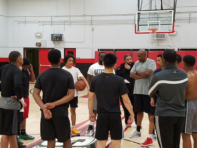 Dunamissports's tweet photo. Come try out for a new basketball team in Lakewood, CA Dunamis Sports Club. With a coaching staff determined for player to enhance and improve on fundamental Basketball. Whos goal is to have 100% of their basketball player to play college basketball. https://t.co/o8ZfxarvKA