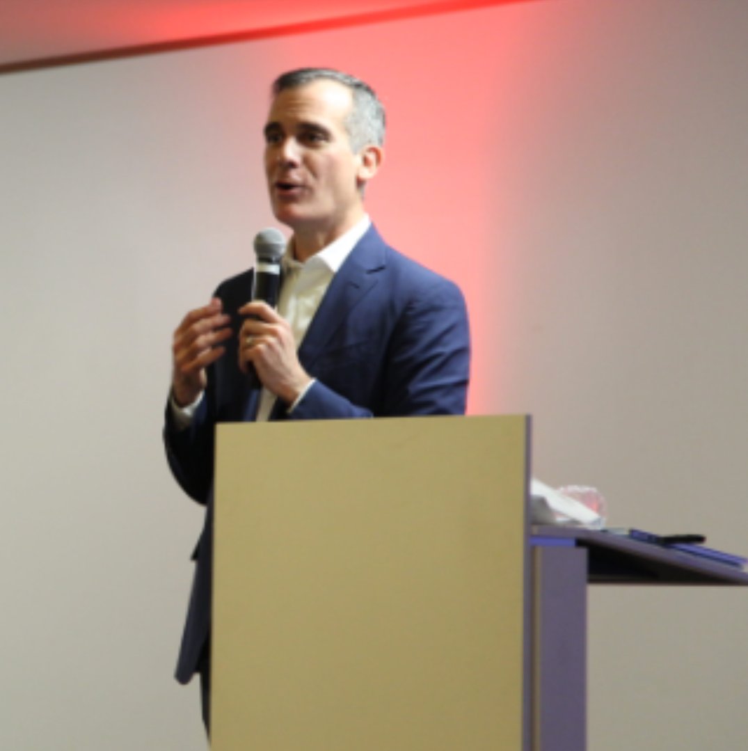 Annenberg_FDN's tweet photo. "Technology is about people. Los Angeles is about good people." -@MayorofLA Eric Garcetti in his rousing keynote at #TechFairLA 2018, wrapping up an inspiring event in Downtown LA. Now more than ever, #TechIsUs! https://t.co/HNxyXwFUVs