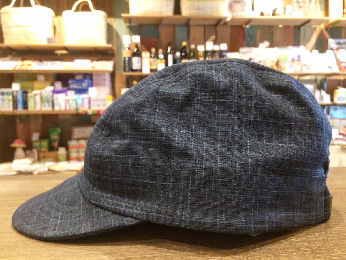 たつまき堂 長岡市 自転車乗りのみなさんへ Phatee Wear から頭の形に添うカッティングの少し大きめの サイクルキャップが入荷しました 頭が大きくてもかぶれるタイトキャップです バックサイドのレザーベルトで調節もできます 着物の絣 かすり 風の