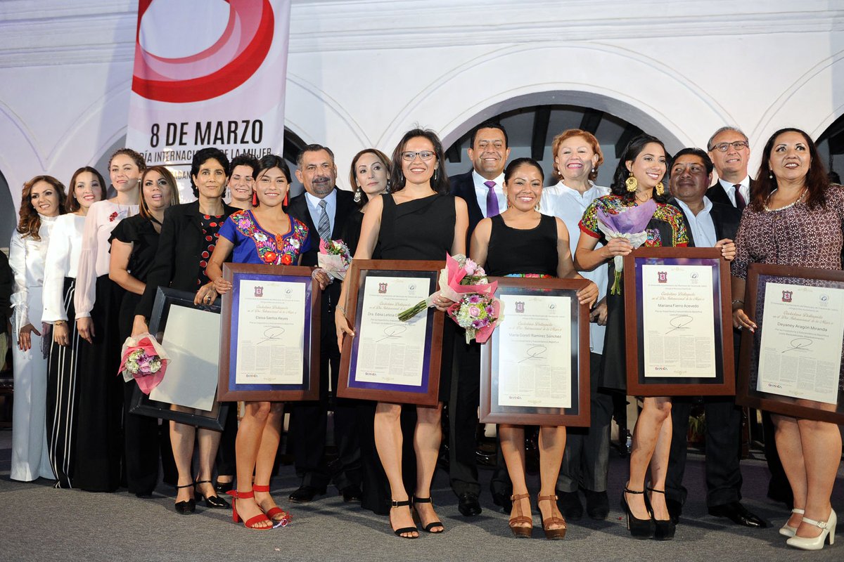 Territorioscore's tweet photo. En el marco del Día Internacional de la Mujer, el edil capitalino José Antonio Hernández Fraguas, y el Cabildo Municipal, reconocieron a 11 mujeres como Ciudadanas Distinguidas, quienes se han destacado en la ciencia y el deporte por su trayectoria y trascendencia https://t.co/hSCj4Pq88v