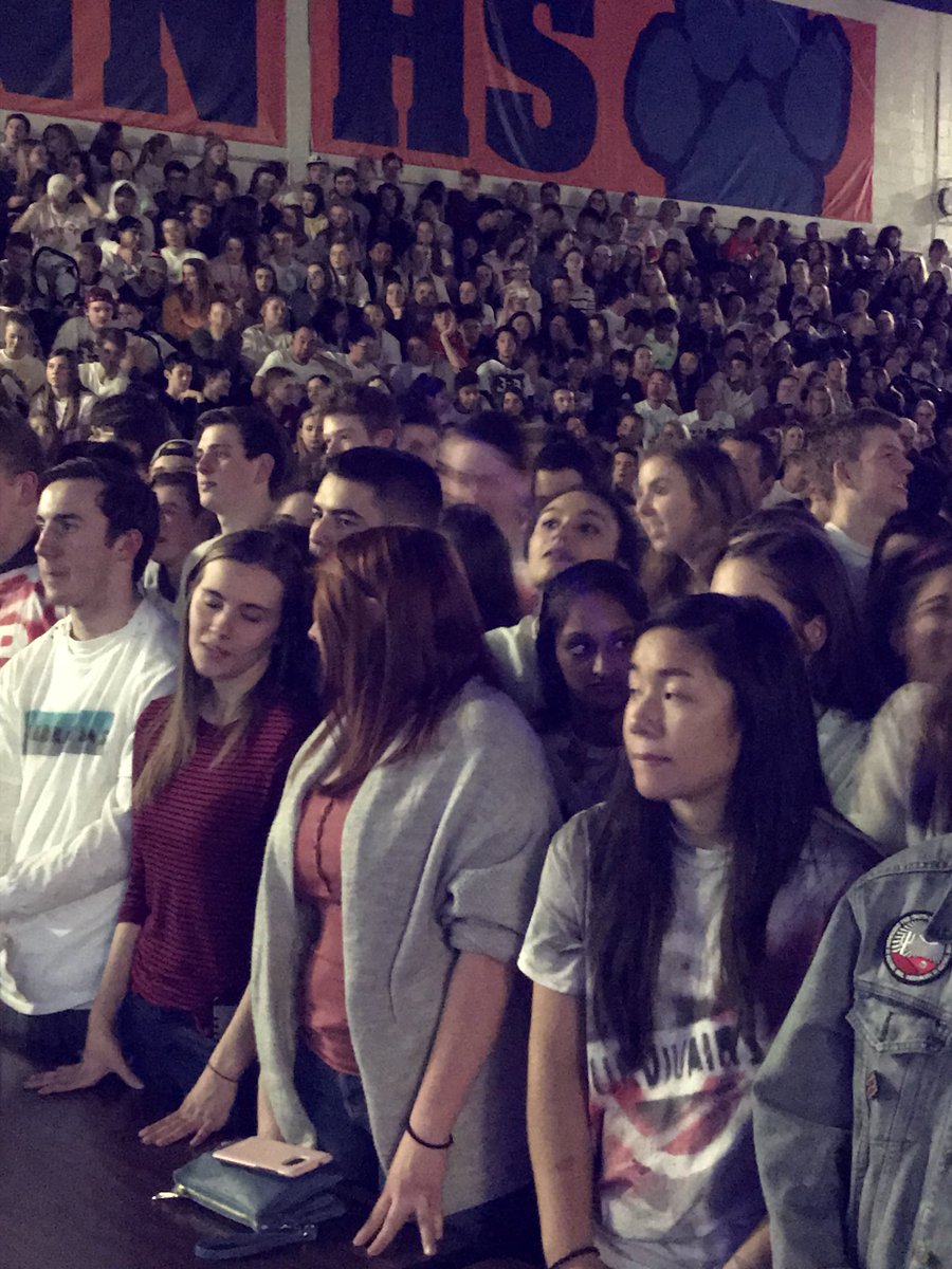 NNHSDOSS's tweet image. Another packed house for #springweek and NNHS Airband!
