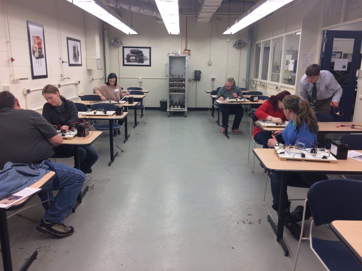 caroline_walch's tweet photo. Celebrating National Woman's day with #naitautomotives @WITT_NAIT @girlguidesofcan @NAITtrades Introducing Pathfinders to auto electrical and scanners diagnoses. https://t.co/N7N6sCp0Fa