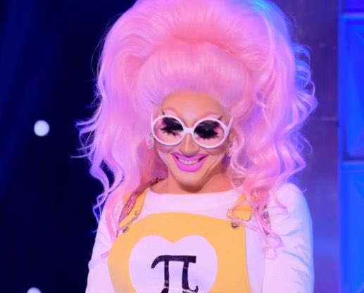 hannahnicholls_'s tweet photo. My heart says #TeamTrixie ,
My brain says #TeamShangela
But my soul will always say #TeamDela 😭😩❤️
they ALL deserve to win #AllStars3 !! https://t.co/VL8p3sql7h
