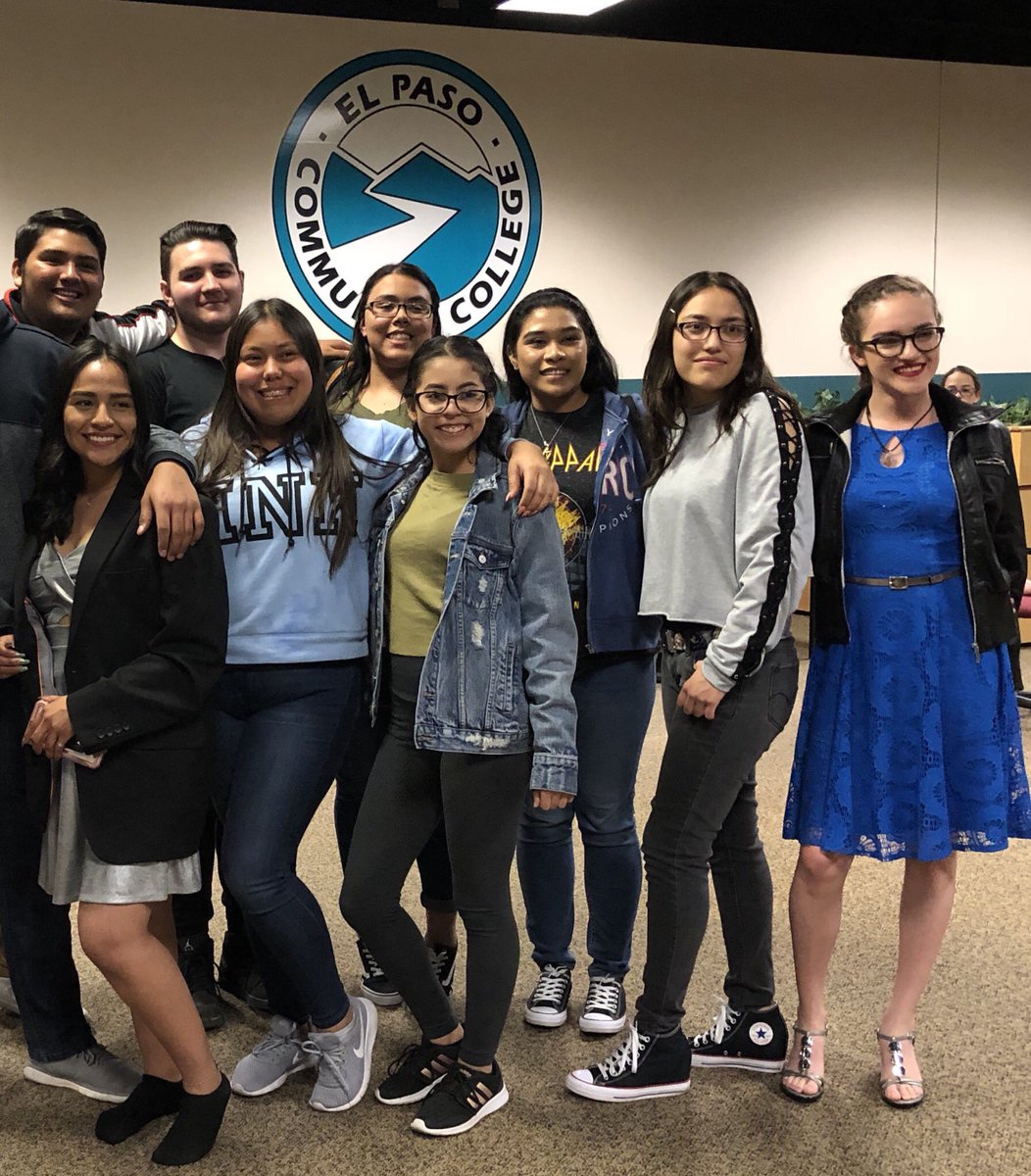evande_MECHS's tweet photo. So much talent and support in this #mechs junior class! #MECHSPRIDE #loveya #missiontalentshow https://t.co/vtPA1Np0pq