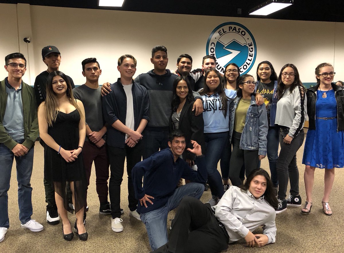evande_MECHS's tweet photo. So much talent and support in this #mechs junior class! #MECHSPRIDE #loveya #missiontalentshow https://t.co/vtPA1Np0pq