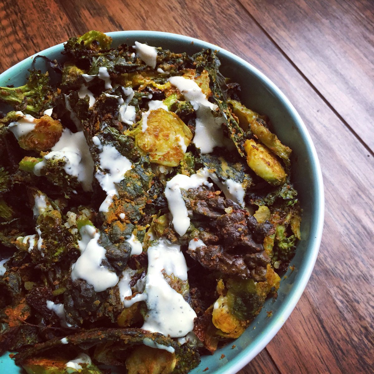 RoxTonesUp's tweet photo. The @tiunutrition plan has shown me that I LOVE healthy foods more than I ever knew. This Buddha Bowl w/roasted veggies, quinoa and lemon tahini sauce was so satisfying after a killer workout 💚 If you haven’t checked out @ToneItUp yet, you’re missing out 

#TIUteam #tiumeals https://t.co/TivjGEfWqW