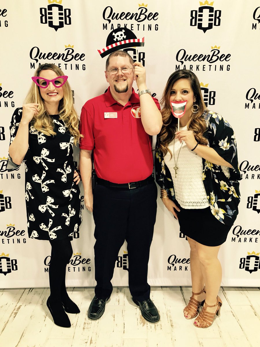 FNBFirst's tweet photo. Congrats @QueenBeeMKT on the new space in @downtownhutch!  It was a great evening of networking &amp; photo fun! Thanks to the staff at @hutchchamber for organizing Business After Hours! #FNBFun #ChooseHutch https://t.co/SopiEivntw