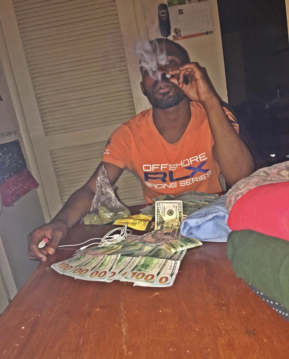 PalmerParkKdawg's tweet photo. Chasing A Bag🤞🏾🕊 #LLPETER🕊 #LL9🕊 https://t.co/9xKEcPj2HN