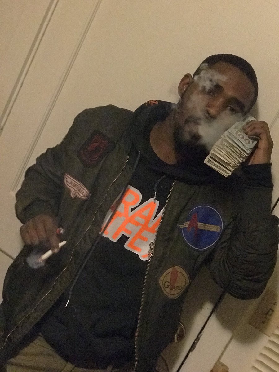 PalmerParkKdawg's tweet photo. Chasing A Bag🤞🏾🕊 #LLPETER🕊 #LL9🕊 https://t.co/9xKEcPj2HN