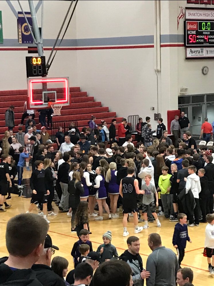 DVMensBball's tweet photo. DV beats @BonHomme_Bball 59-50 and we are headed back to state! Tough win against a great team. Thanks to the fans for making the trip. #CutTheNet #Backtobacktoback #605Ballers712Proud #VictoryRoyale https://t.co/mdxEQCiDA7