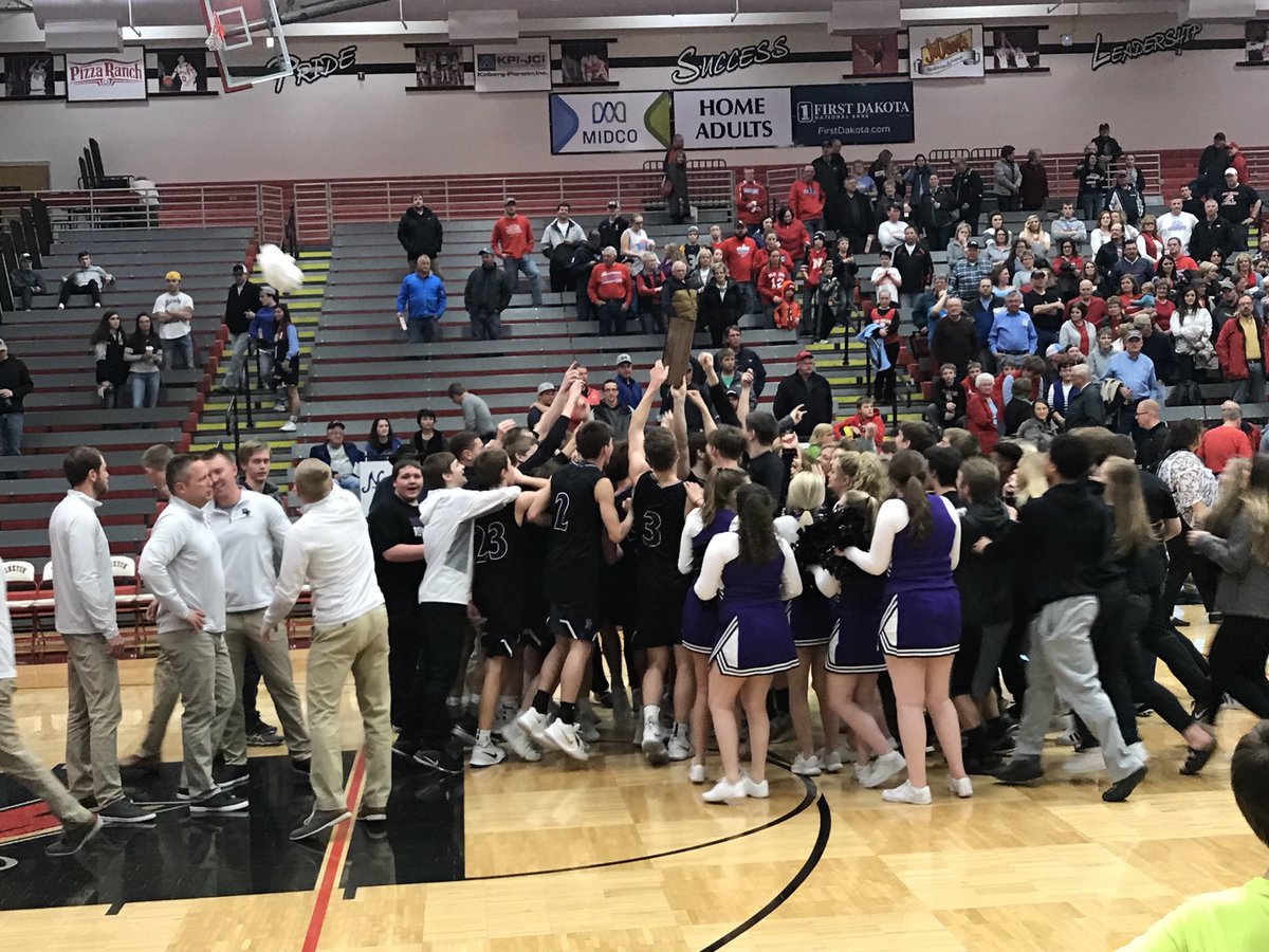DVMensBball's tweet photo. DV beats @BonHomme_Bball 59-50 and we are headed back to state! Tough win against a great team. Thanks to the fans for making the trip. #CutTheNet #Backtobacktoback #605Ballers712Proud #VictoryRoyale https://t.co/mdxEQCiDA7