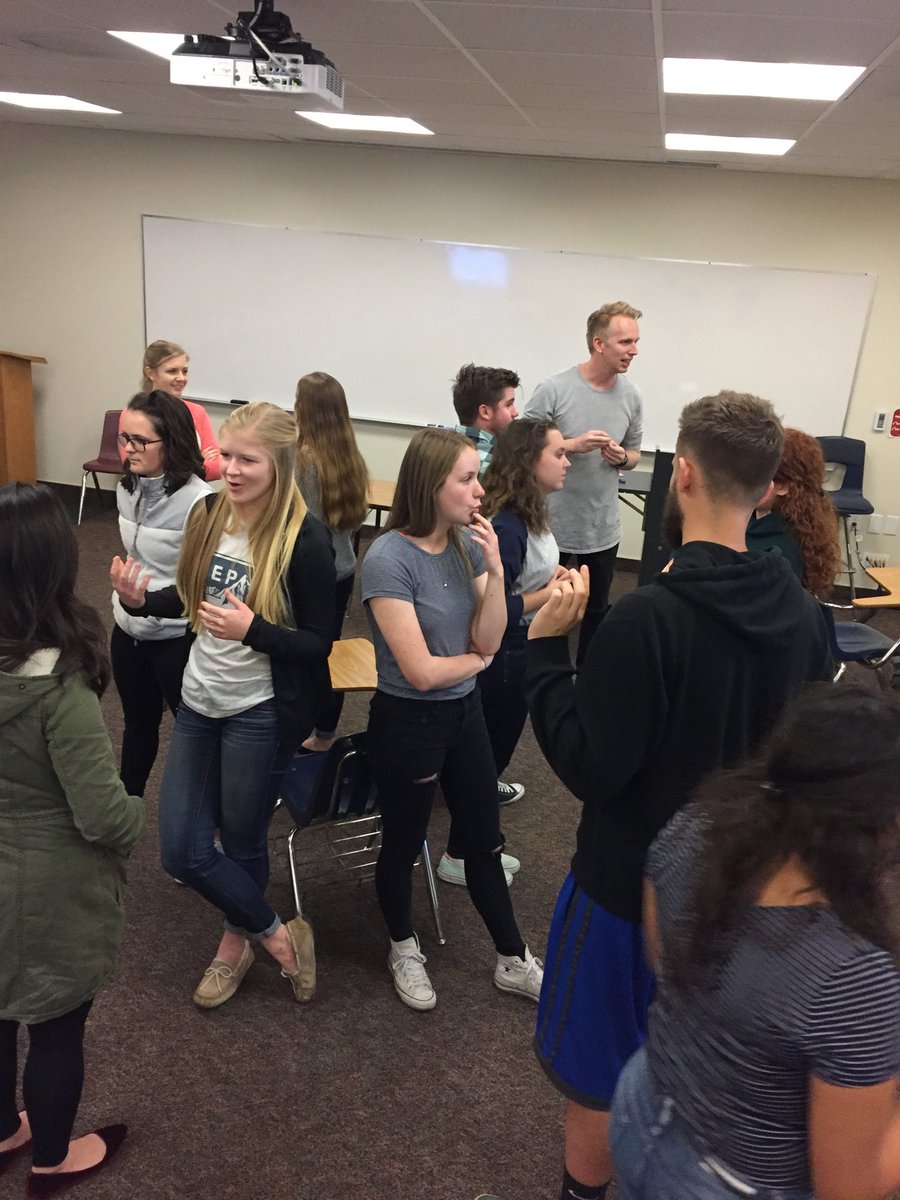 linguameister1's tweet photo. Methods class tonight- Learning a new strategy for teaching  #ELL students: Conversation Circles #BiolaSOE https://t.co/GZfOD2Fu6Q