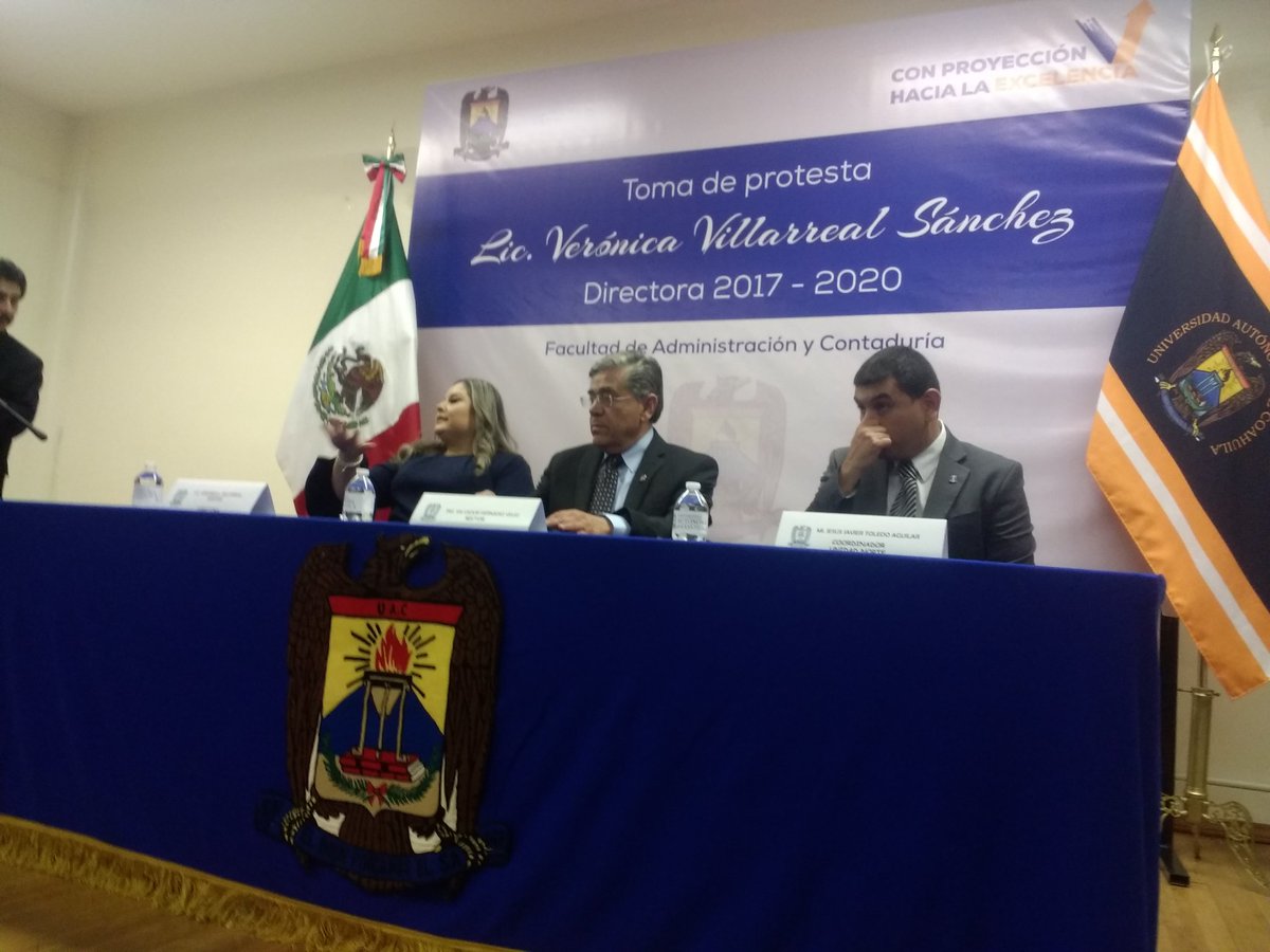 ChocheChoche1's tweet photo. #Piedrasnegras Como único compromiso es el de trabajar incansablemente por la facultad así lo aseguró Verónica Villarreal ante el rector de la UAC Salvador Vélez #Cuartopoderpn... https://t.co/N2a4PIfkv2